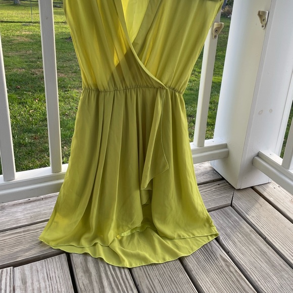 Hello Miss chartreuse flows dress, size M (juniors) - Picture 6 of 6
